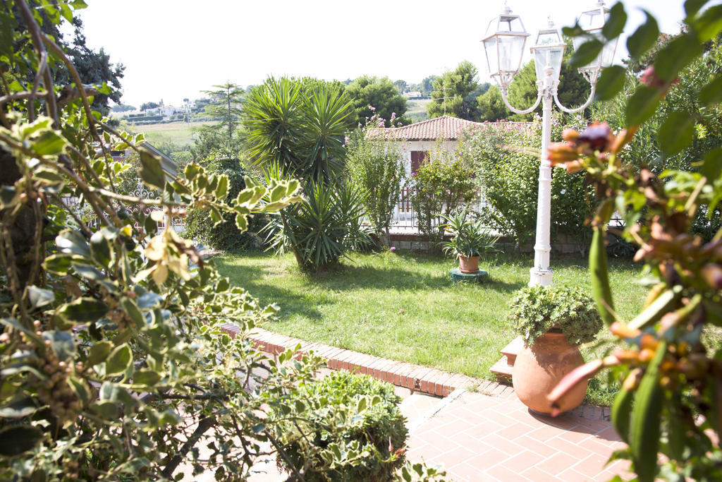 Amarenumana Aparthotel Habitación foto